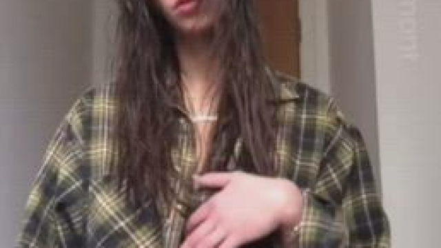 She knew her cousin had a crush on her so she decided to send him a birthday gif