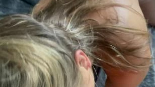 Milf mommy gives good head