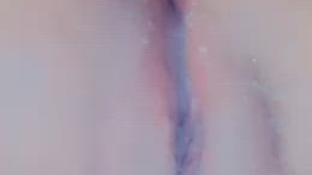 Playing in my warm creampie ;)