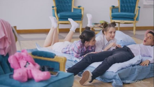 [FFM] Molly Brown, Leah Maus - Slutty mood for a threesome