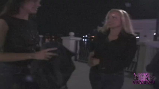 Two Smoking Hot Frienfs Flash In Public