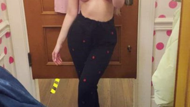 you confused the fitting room and saw me ... what will you do?)