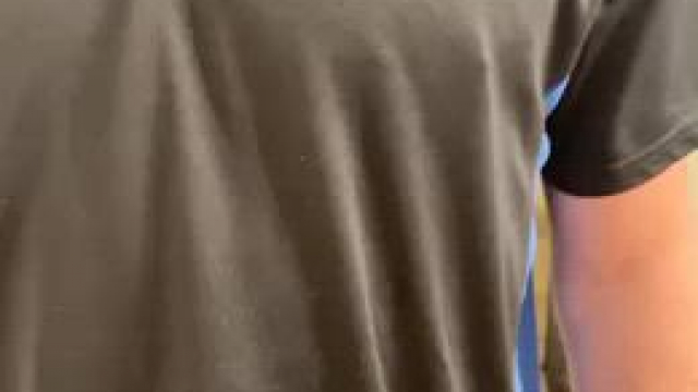 The pizza delivery boy is here but I can’t find my wallet… ;)