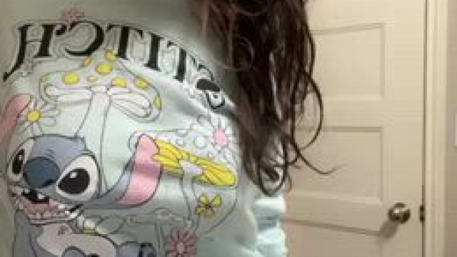 Would you let a Venezuelan lady with my body type come over? [Gif]