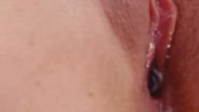 Not even a tampon can stop my wet pussy from grool