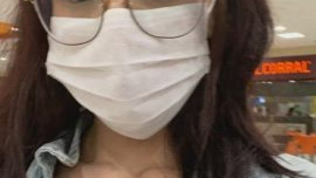 Impossible to be sneaky at the food court, it gives me views from all different 