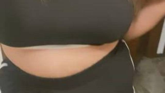 Oh no my top lifted up