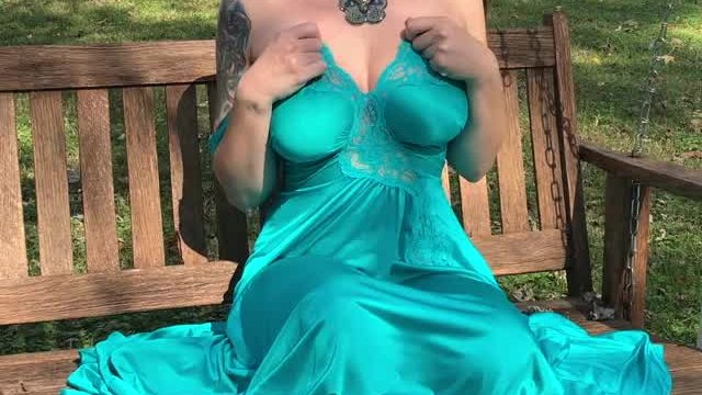 Merry Christmas from my voluptuous breasts to you ?