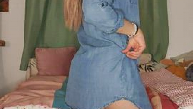 Will u be a gentleman and grab my ass and tits.. A lady shouldn't have to do it