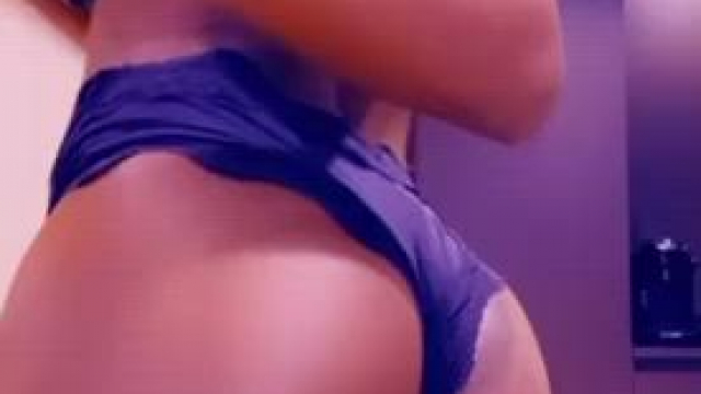 Thirsty.. Come taste all of me