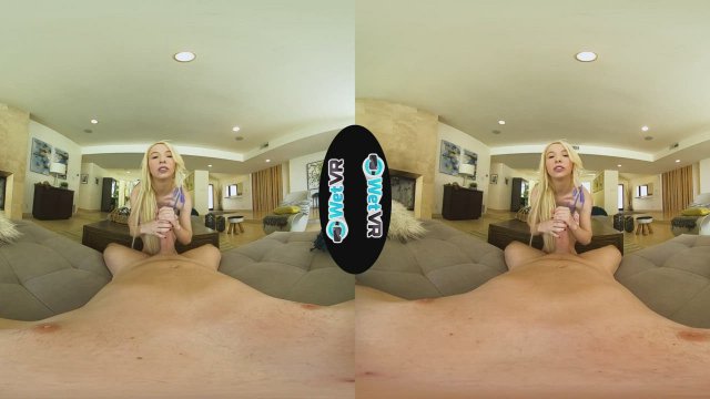 Blonde babe like to suck it