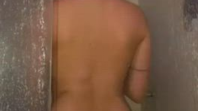 the 3 people who see this deserve a night shower with me:P