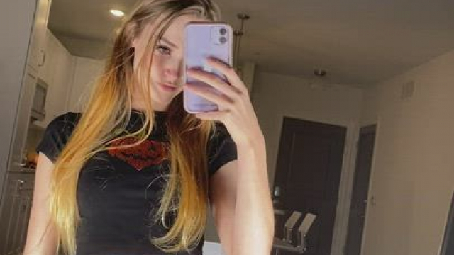 My attempt at trying to give you a boner with my pussy