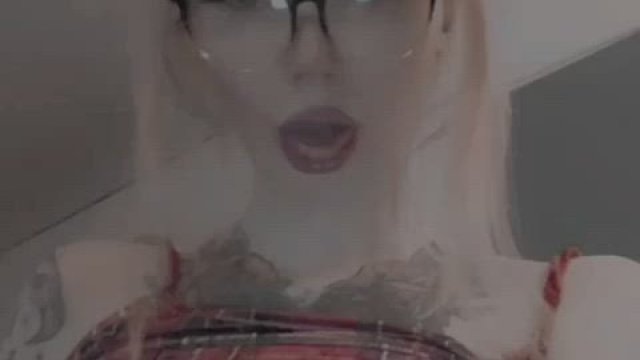 hi i would some cum rn