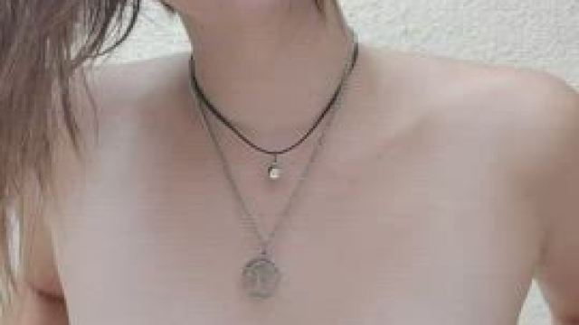 Small hair and small boobs.