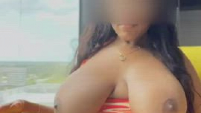 If I smile at you like this, you know what time it is?