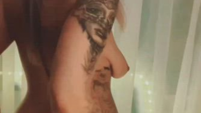 I’m Khloe! I want to cum for you. How about a custom or pre-made video?