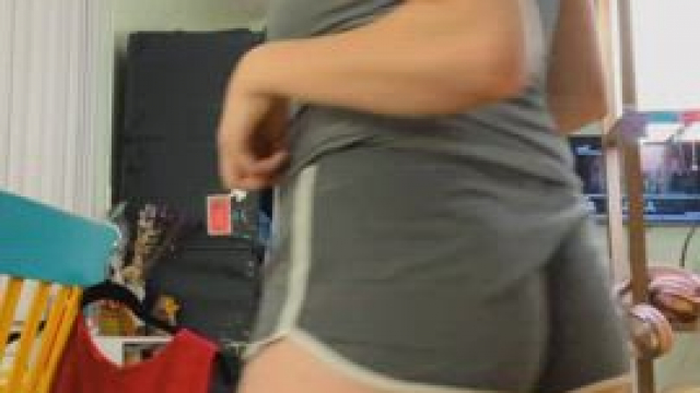 Turns out the lady next door is a horny nerd. I offer [sext], [cam],[vid], [pic]