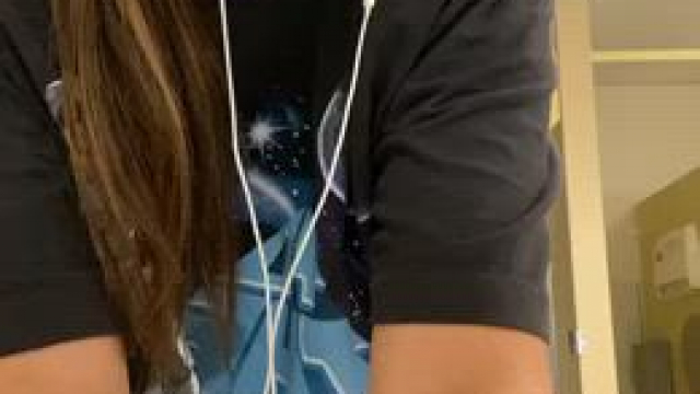 The music made me so happy... my ass shakes so beautifully to the music, don't y