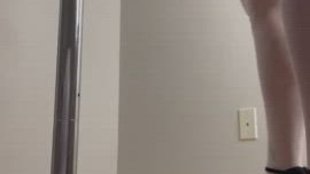 Let mommy bounce this fat ass on your cock!!!