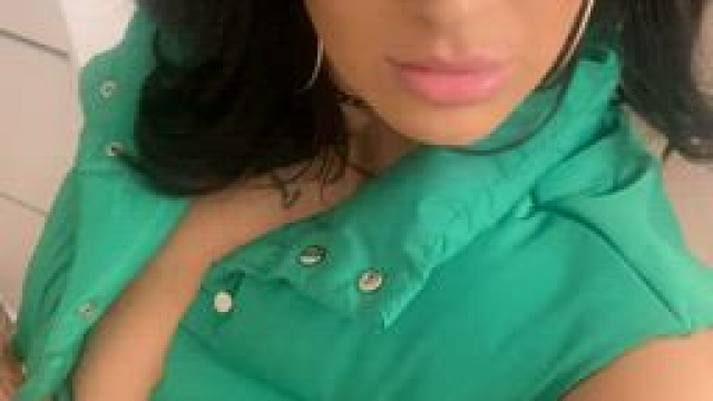 wanna see what's hiding under my clothes