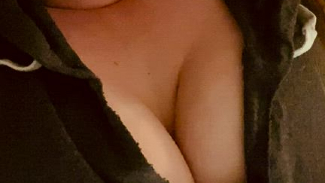 My very energetic mother just served us nine pizzas.