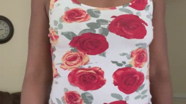 New SEXY STRIPTEASE video, and shaking my ass. Watch and enjoy