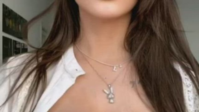 OMG SHE IS SO HOT WITH BIG NATURAL TITS (ALL OF HER CONTENT IN THE COMENT)