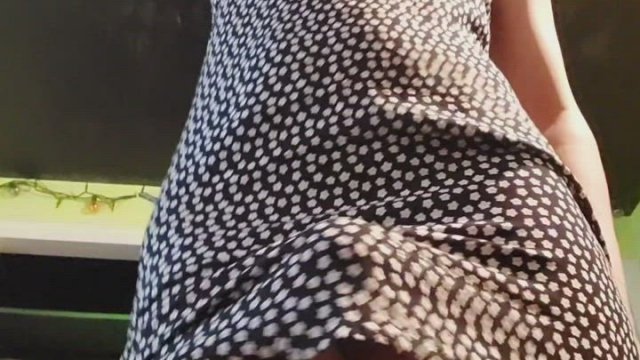 Does this dress make my dick look big?