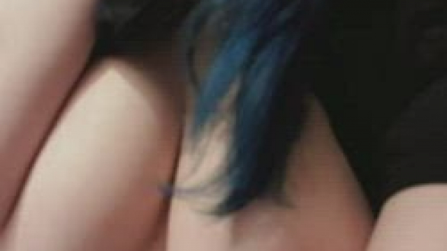 I think the sun hates me, I can't get a tan no matter what ;p