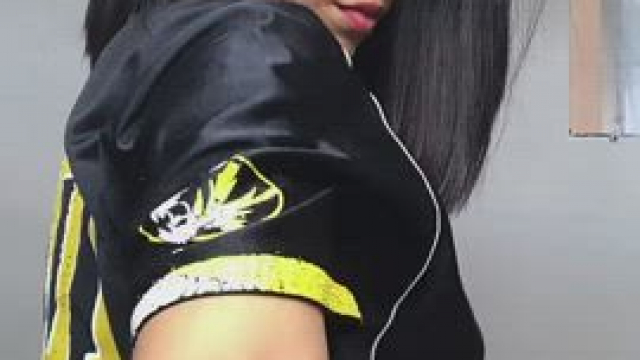 may i back it up like this on your face?