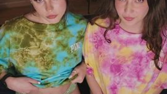 you walk in on ur stepsisters doing this, wyd next?