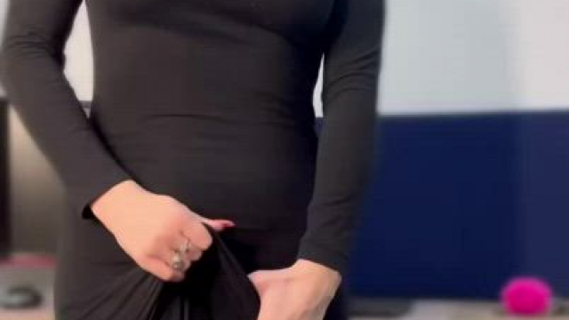 No pantie on my first day back at the office [f]