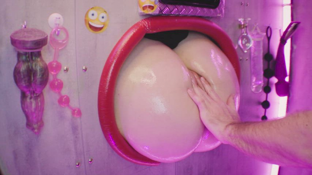 I am served in a gloryhole, free to use for all who wants