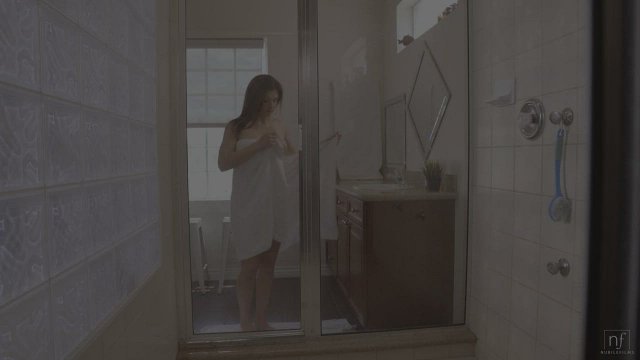 Leah Gotti - Wet Wild And Sexy [Nubile Films]