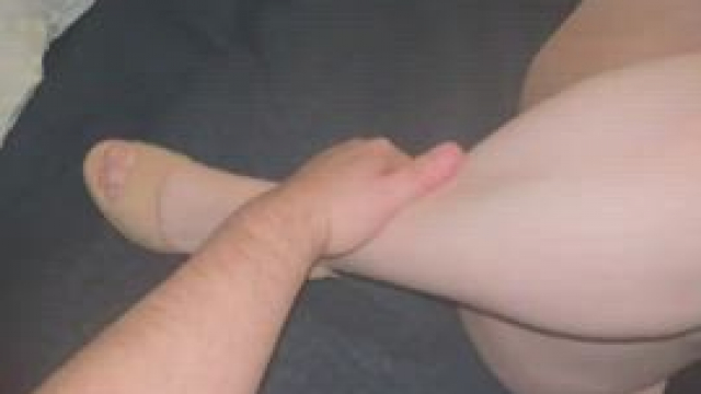 My husband jacks off and gropes me while he watches my bull finger blast me