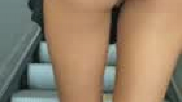 She's flashing her beautiful ass right up to London's View Point