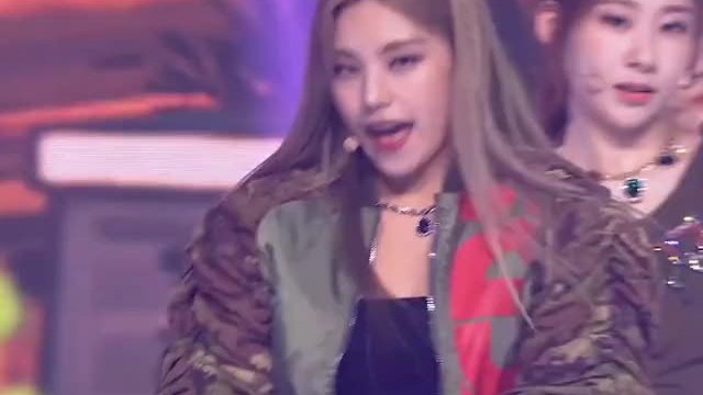 ITZY Yeji boob jiggles