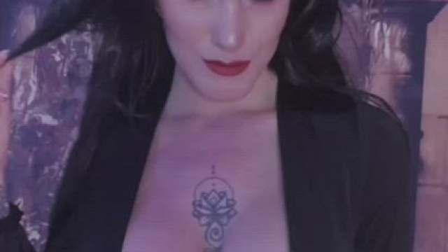 My Elvira cosplay, doess it suit me?