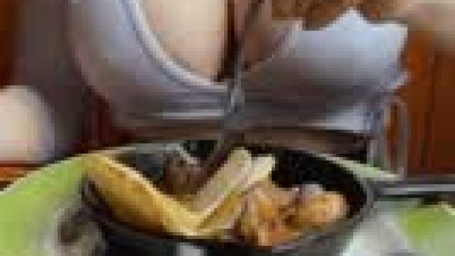 Peekaboo kitty [GIF]