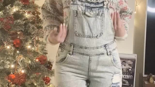 A Christmas present that unwraps itself 