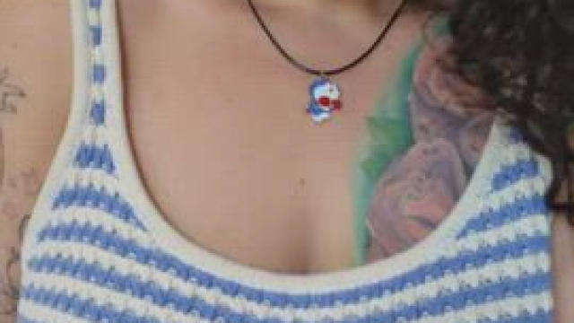 Don't look away, your chubby neighbor wanna show you something (OC)