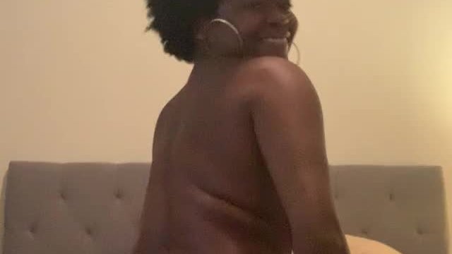 Now all I need is another BWC to fuck me from behind while I suck this cock ?