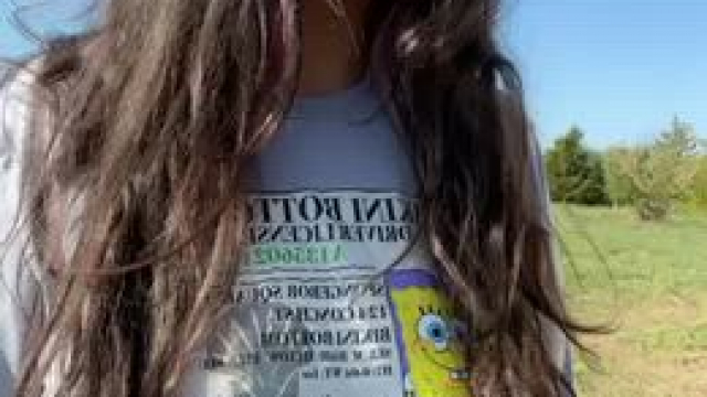 Hey Papi! Do you prefer my ass or my tits under the sun?