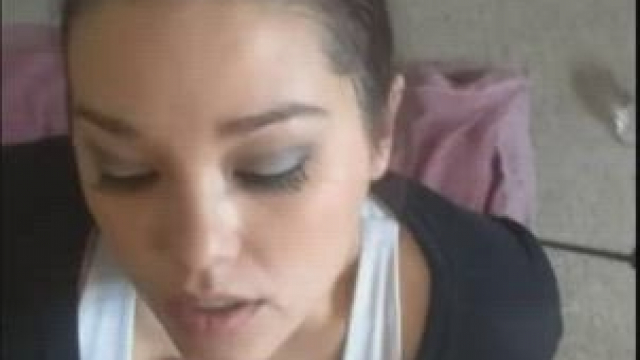 She smile after big cumshot on her face