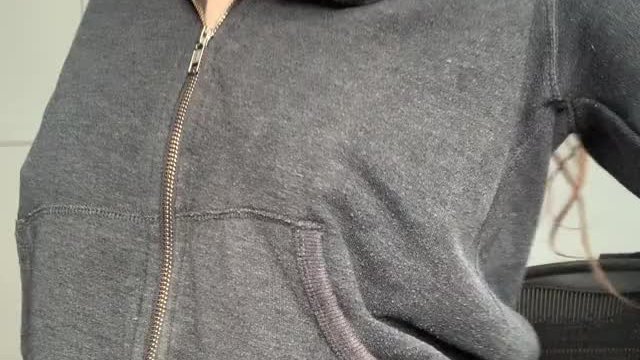 This is a small and I usually wear a large, it’s still super deceiving