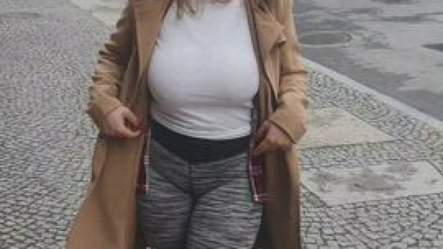 Slightly risky because of the city guard in the back. [GIF]