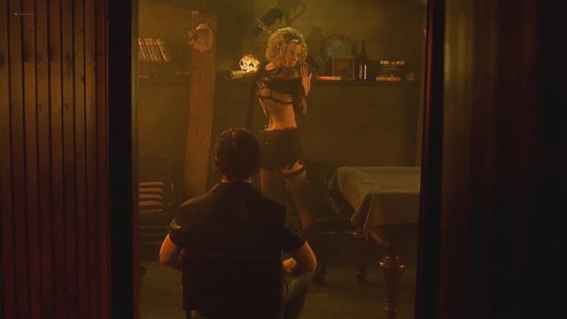 Rebecca Romijn lapdance plot in 
