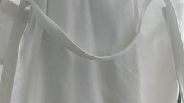 A risky peel by the pool this morning