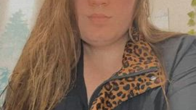 Play with my huge bouncy tits